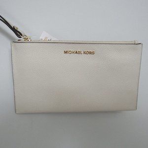 Micheal Kors Jet Set LG Zip Vanilla Wristley